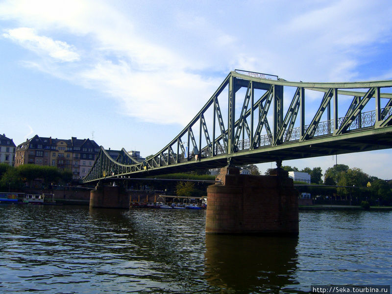 Железный мост Франкфурт-на-Майне, Германия