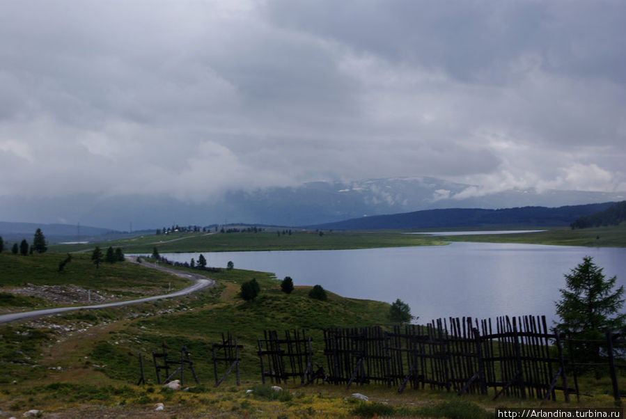 Озера неподалеку от перевала. Улаган, Россия