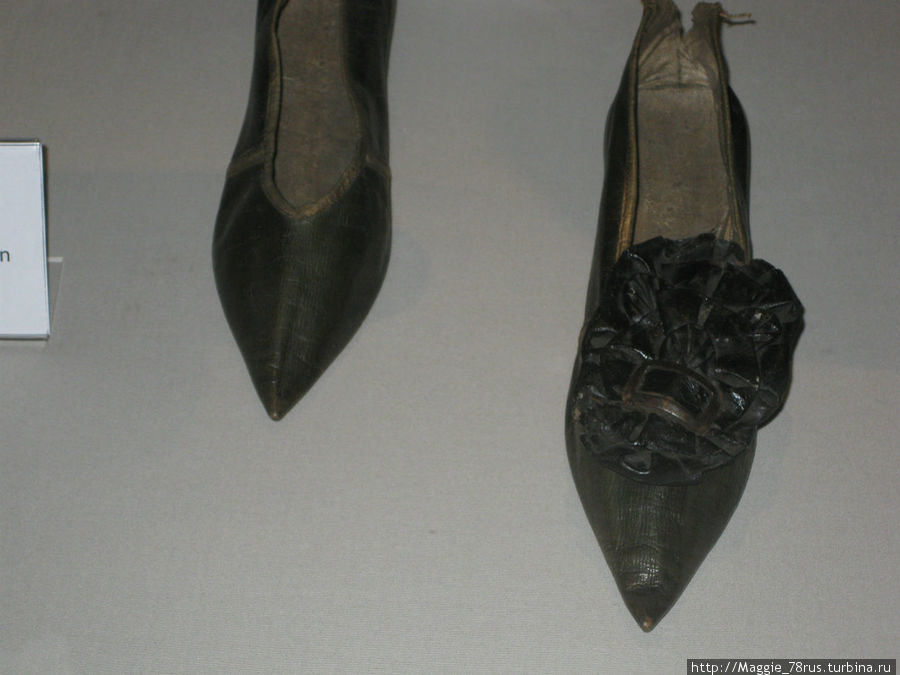 Туфли, которые носила королева Анна в 1790 году Нортхемптон, Великобритания