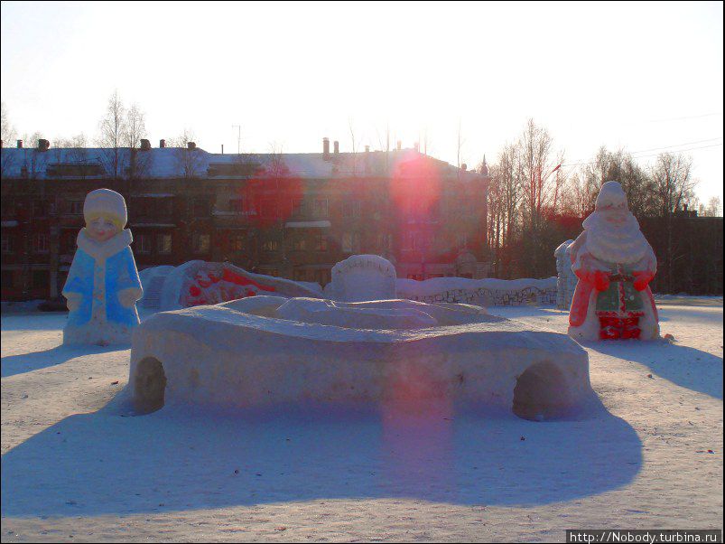 Жаль, против солнца Дед Мороз со Снегурочкой не получились=((( Ухта, Россия