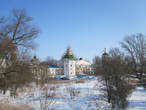 Вид монастыря при въезде в поселок Луговой