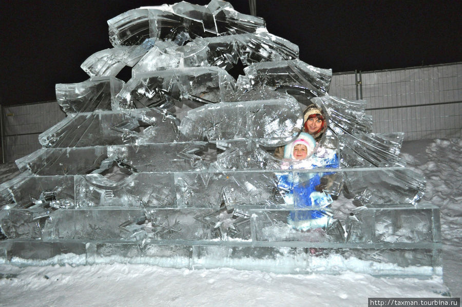 Фестиваль ледовой и светой скульптуры «Вьюговей 2011» Москва, Россия