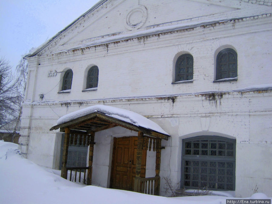 Видимо, одна из бывших церковных построек Галич, Россия