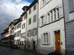 Практически все дома в Старом городе постройки 1400 -1500-х годов, о чем свидетельствуют таблички на стенах.