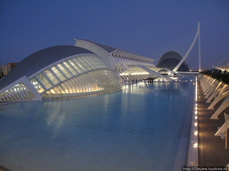 Космический полет неземной  архитектуры . Валенсия, Испания