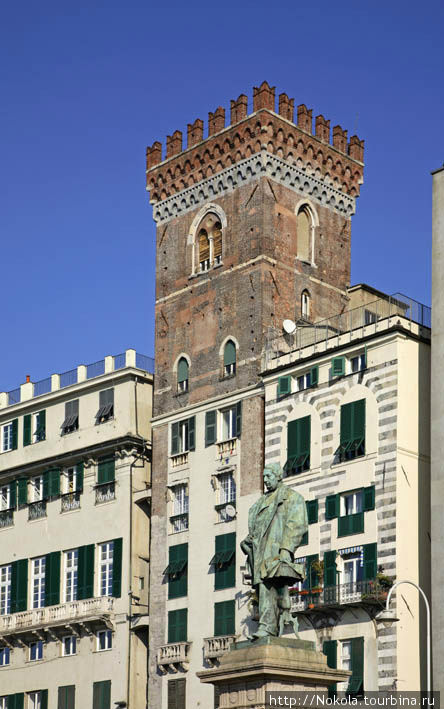 Памятник Раффаэле Рубаттино на площади Карикаменто