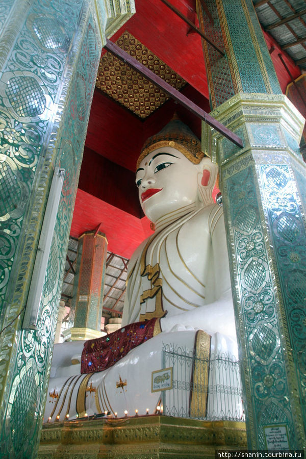 Огромный сидящий Будда Амарапура, Мьянма