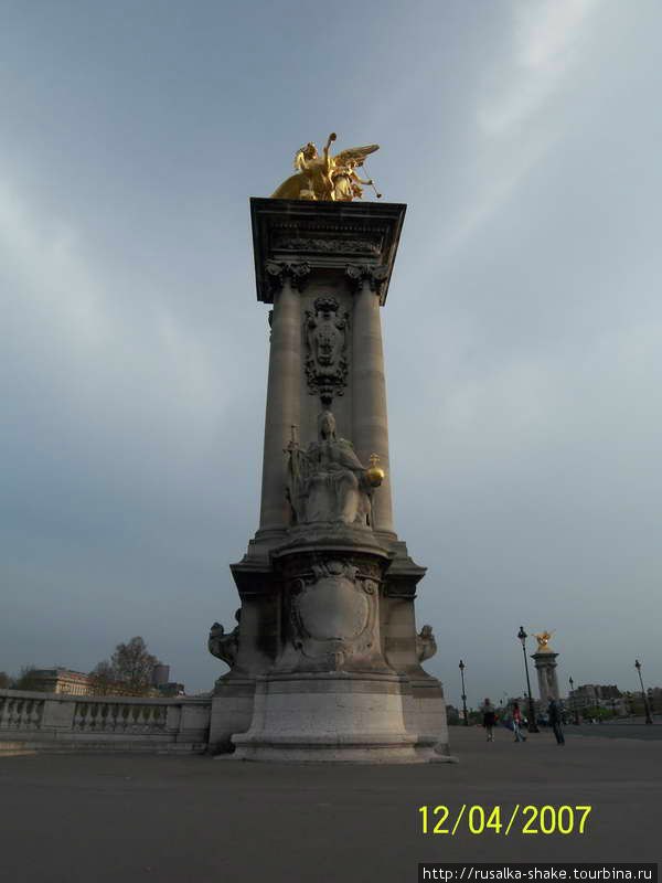 Мост, фонтаны, колонны... Париж, Франция