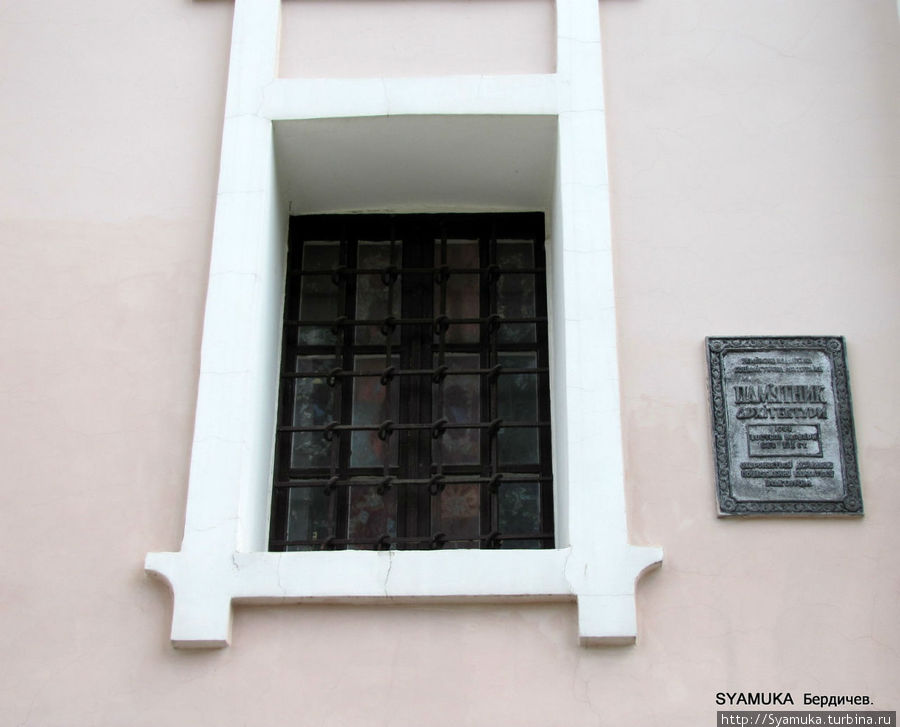 Памятная доска о строительстве храма Св. Варвары. Бердичев, Украина