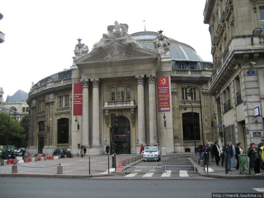 Париж:астрологическая колонна,ухо мира и фонтан Стравинского Париж, Франция