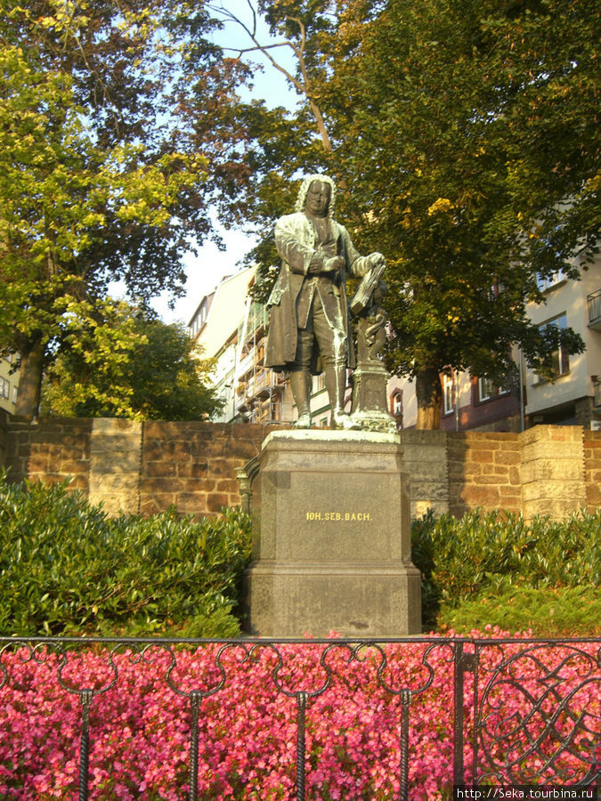 Памятник Иоганну Себастьяну Баху в Айзенахе Айзенах, Германия