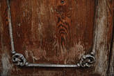 Двери деревянные красивые со сложной резьбой