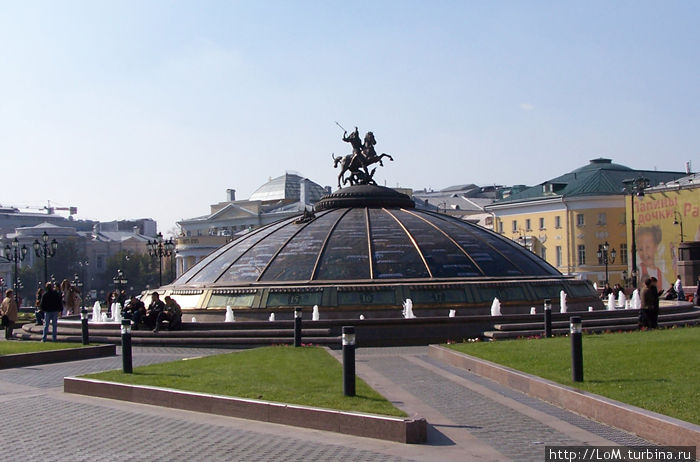 купол над Манежной площадью Москва, Россия