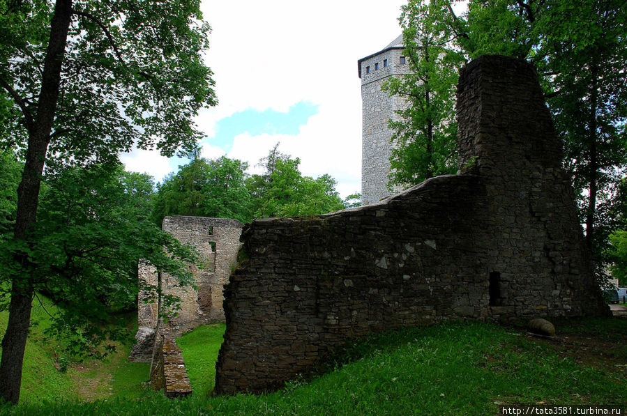 Средневековый замок в городе Пайде