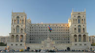 На улицах Баку, здание правительства