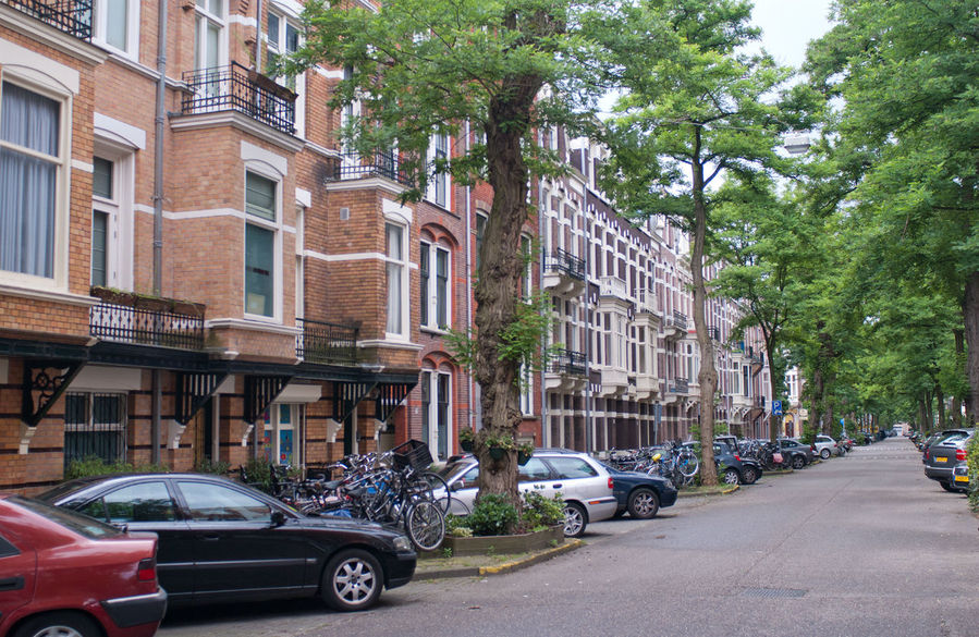 Хоть мы и поселились далеко не в центре, домики и улочки города все равно были, как с картинки и даже чище, чем центральные. Амстердам, Нидерланды