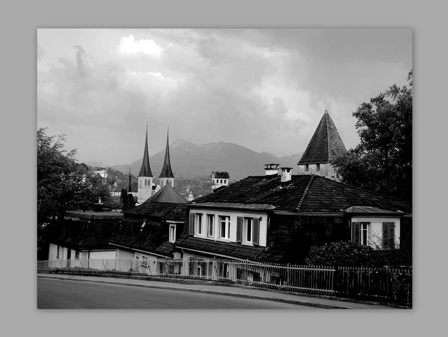 Монохромный взгляд на средневековый Люцерн Люцерн, Швейцария