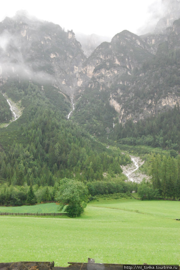 Раннее утро где-то в Альпах, на градуснике в июле было плюс 6 Швейцария