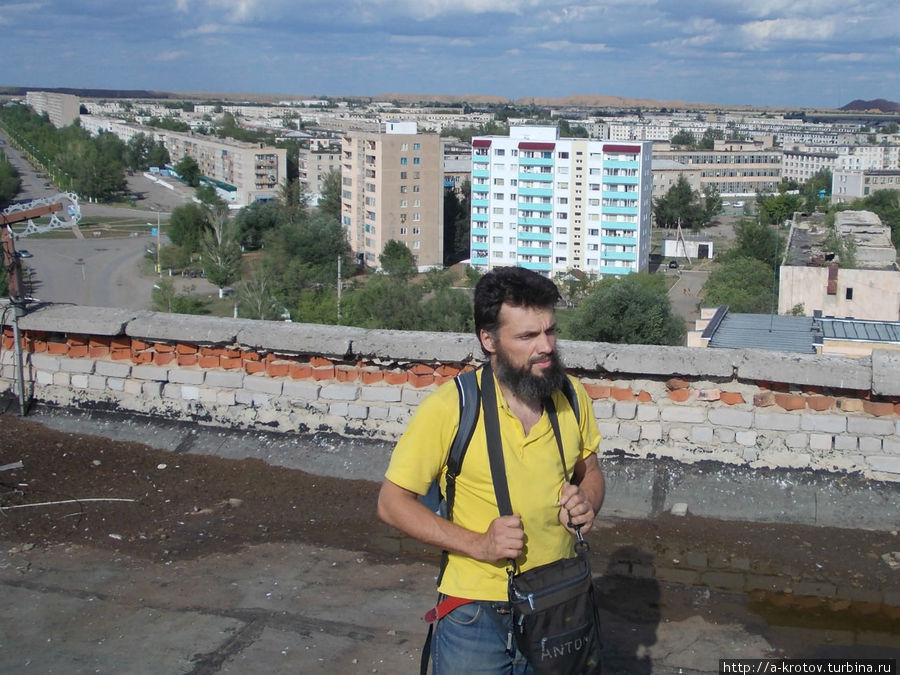 я на крыше жилого дома. Центр выглядит вроде ничего... Аркалык, Казахстан