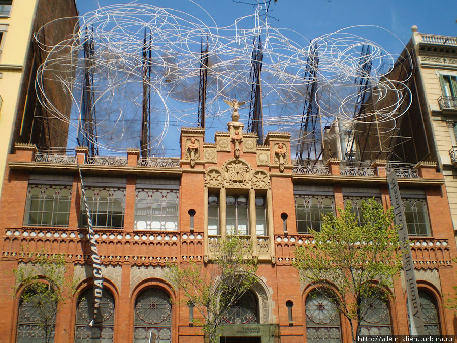 Дом с инсталляцией Барселона, Испания