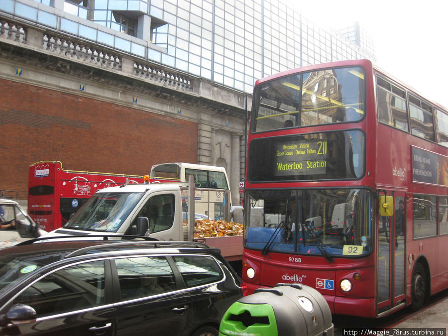 Знаменитые лондонские автобусы Лондон, Великобритания