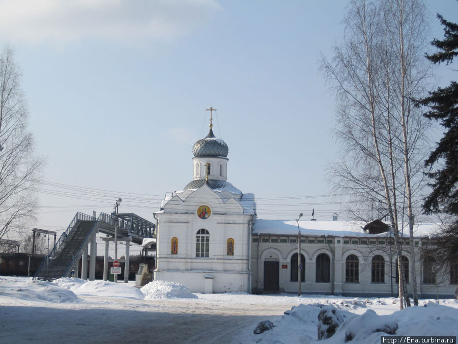 Церковь Николая Чудотворца встречает гостей Буя на вокзале