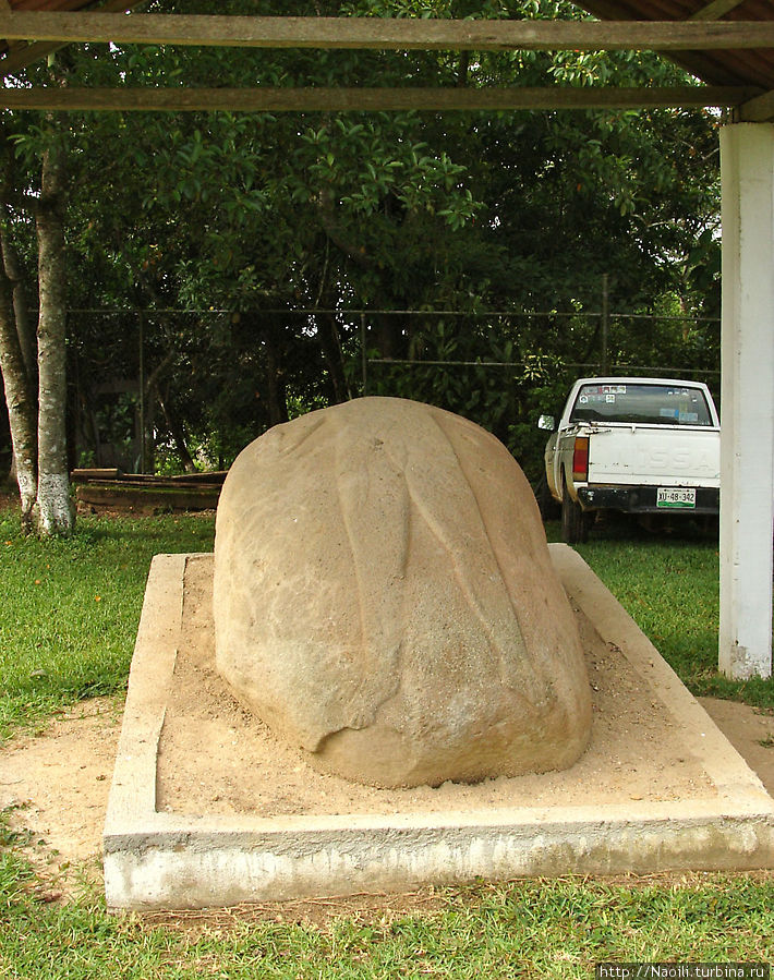 Камень с фигурой человека