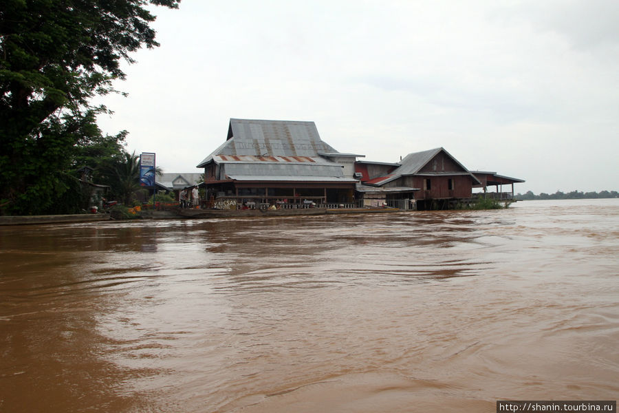 Переправа через Меконг Провинция Тямпасак, Лаос