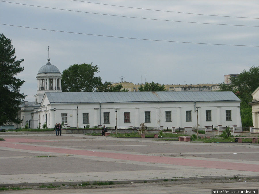 Здание управления Каменск-Уральского казенного чугунолитейного завода. Сейчас это краеведческий городской музей.. Каменск-Уральский, Россия