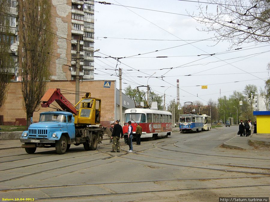 Поставив вагон обратно на рельсы... Харьков, Украина