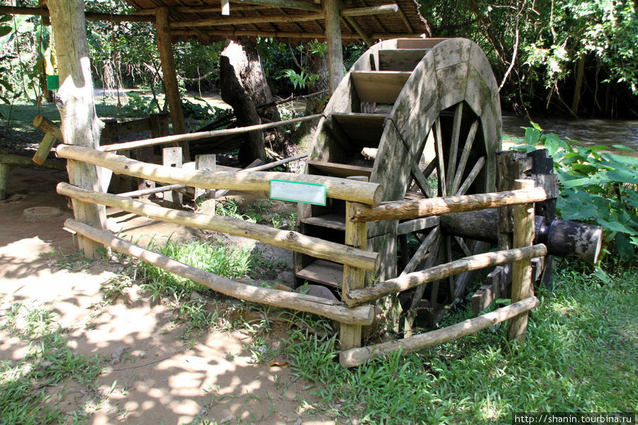 Модель старинной водяной мельницы Мае-Хонг-Сон, Таиланд