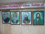 Это вовсе кошмар — Ататюрк в какой-то мечети, то ли гробнице, наряду с портретами каких-то шейхов и имама Али!