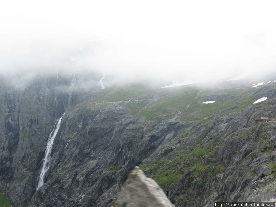 Спуск под облака Ондалснес, Норвегия