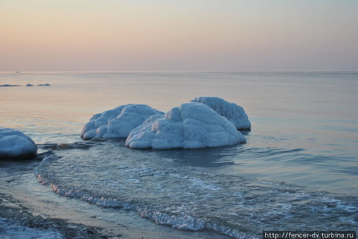 В море появились огромные ледяные валуны Зеленоградск, Россия