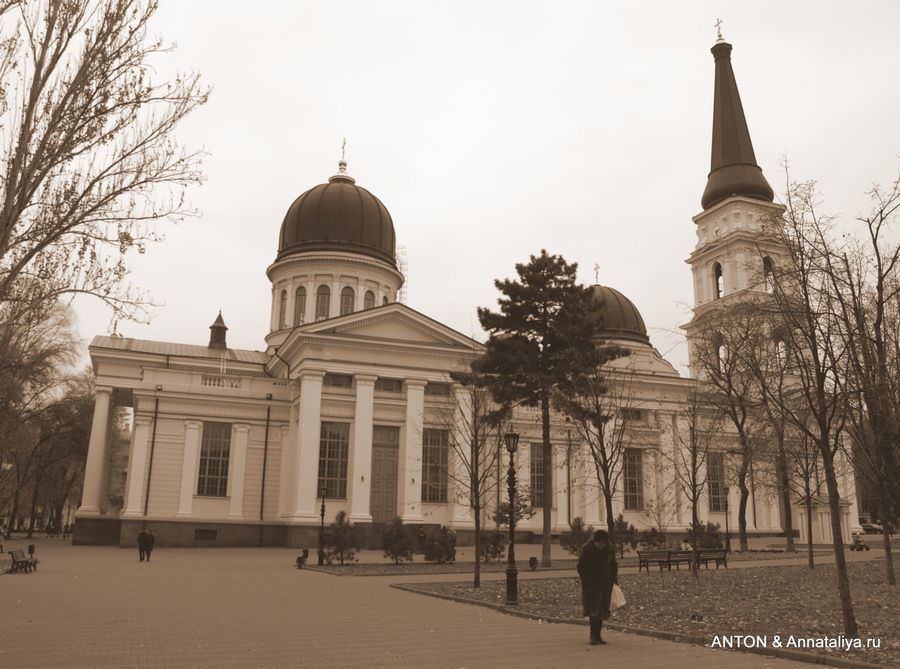 Соборная площадь и Спасо-Преображенский собор. Одесса, Украина