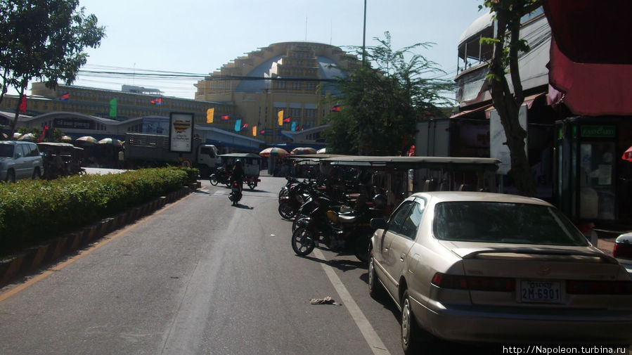 Центральный рынок или Пхса-Тхмей Пномпень, Камбоджа