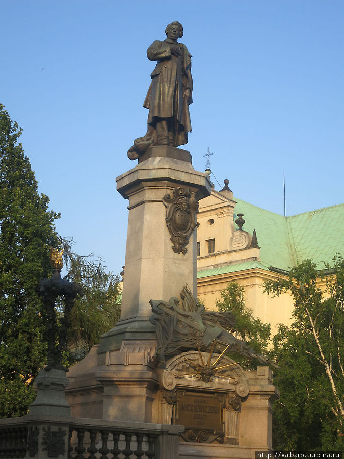 Памятник Адаму Мицкевичу 1898 года,поставленный к столетию со дня рождения поэта Варшава, Польша