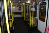 А вот так выглядит внутри вагон поезда на Жёлтой линии №1. Фотографирую от начала вагона.