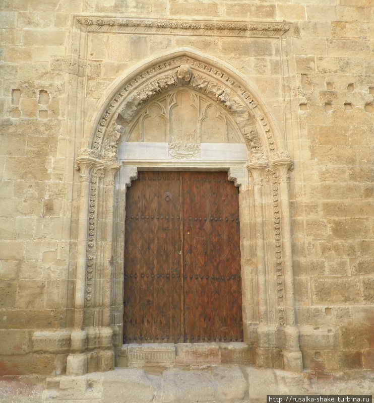 Из церкви сделали рынок Кирения, Турецкая Республика Северного Кипра