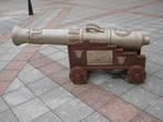 Весьма старинная с виду артиллерия