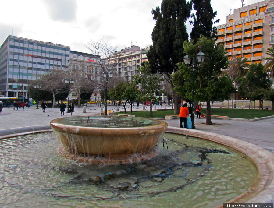 подобие фонтана, ожидалось что-то по-масштабнее, что ли Афины, Греция