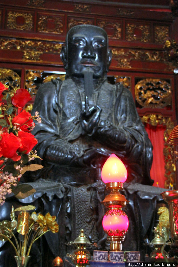 Статуя духа Хуен Тхиен Чан Ву Ханой, Вьетнам