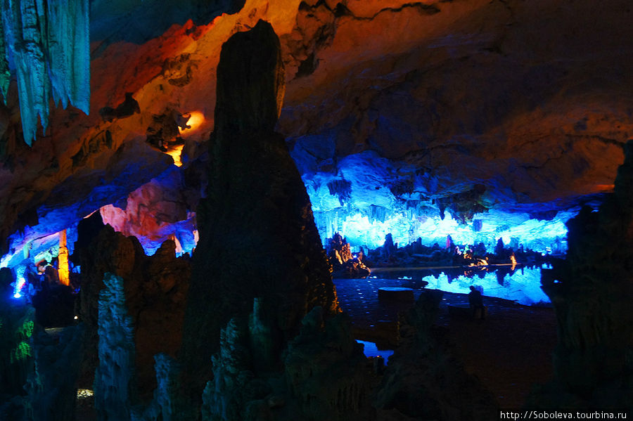 Пещера Тростниковой Флейты Гуйлинь, Китай