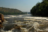 Водопадик  уже много лет  ругается с самой длинной-в-Африке рекой.