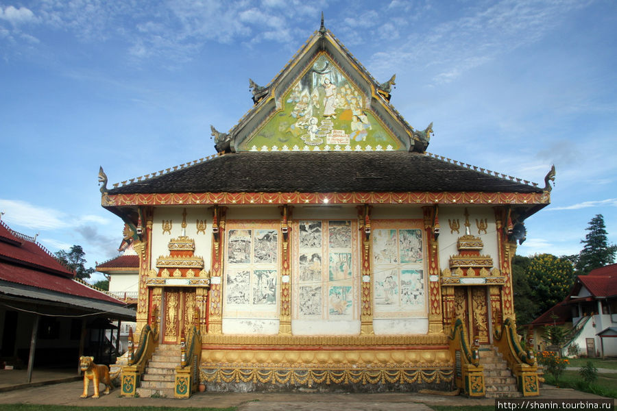 Главный храм Пхонсаван, Лаос