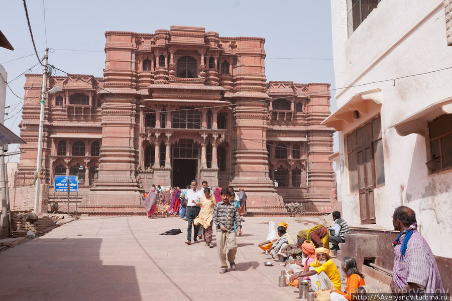 Храм Маданамоханы (если я неправ — поправьте пожалуйста) Вриндаван, Индия