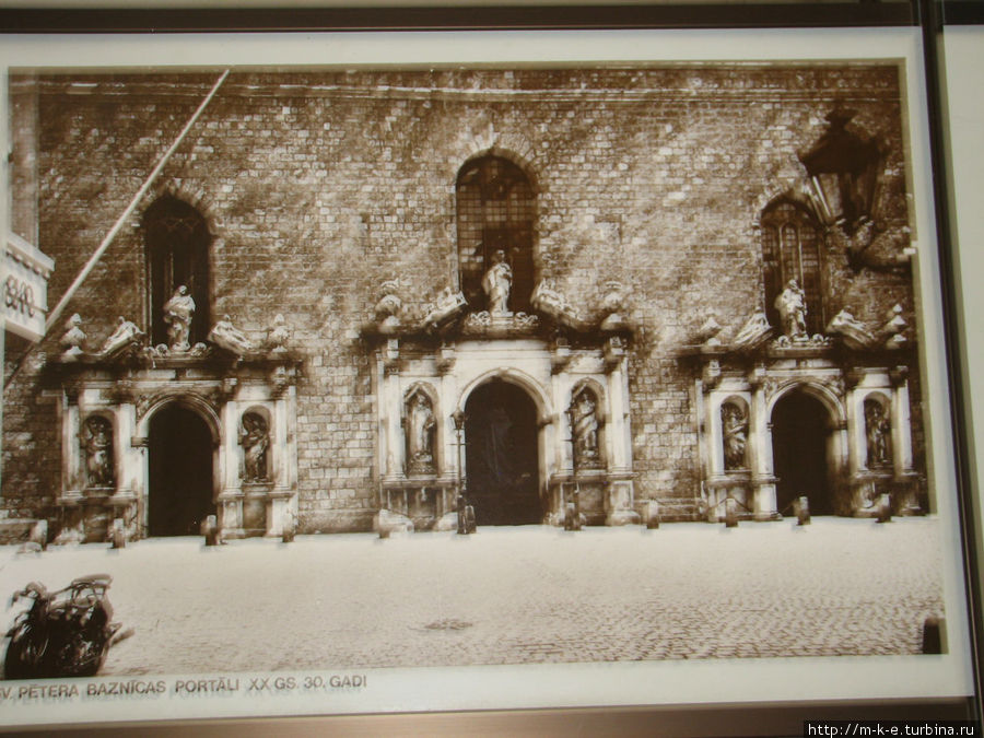 Фото с экспозиции об истории церкви Рига, Латвия