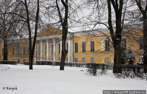 Здание Художественного музея со стороны парка Рязань, Россия