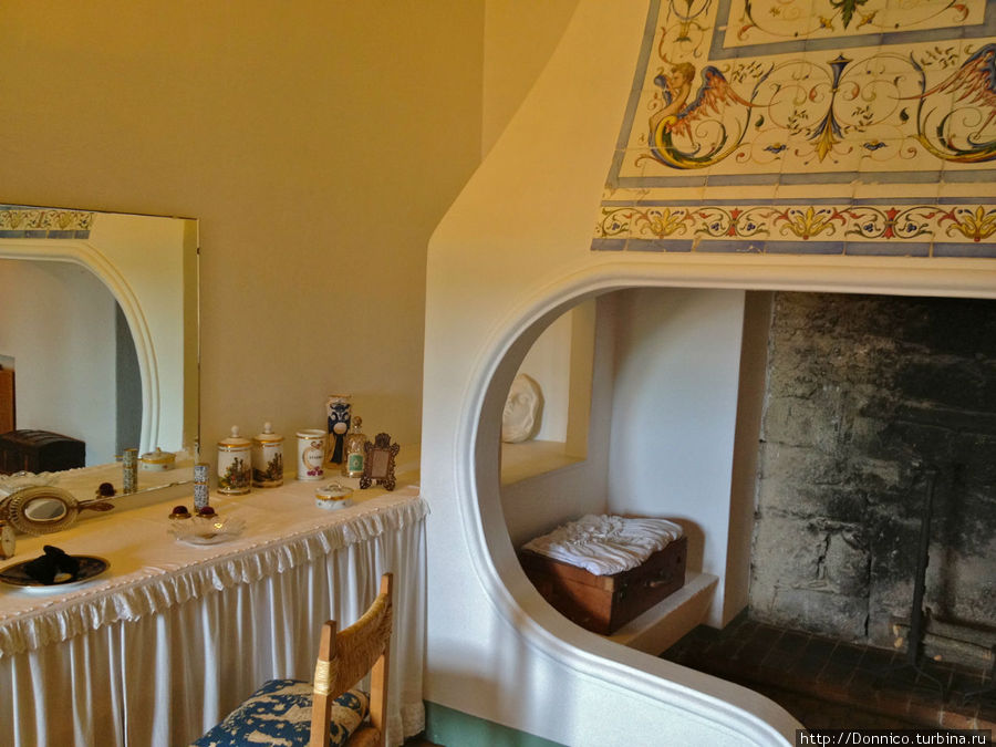 ванная комната Галы, переоборудованная из кухни замка Пуболь, Испания