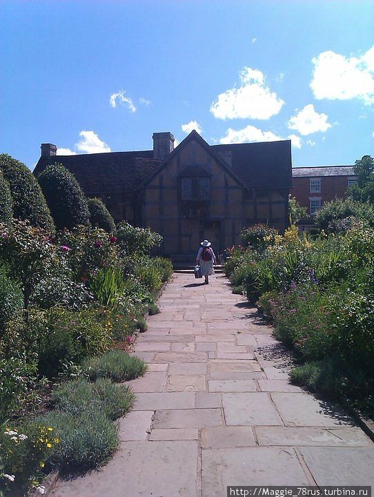 Дом Шекспира со стороны сада Стратфорд-на-Эйвоне, Великобритания